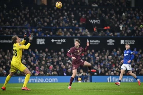 سكاي: باير ليفركوزن يرغب في التعاقد مع جناح مانشستر سيتي